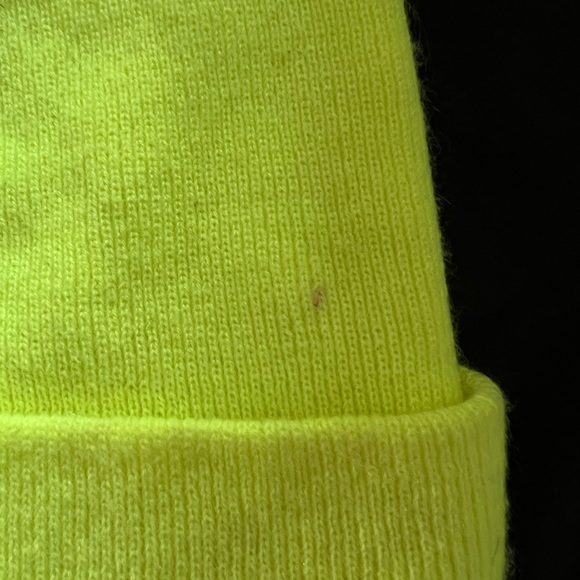 EUC Billie Neon Yellow Beanie with BILLIE EILISH Black Logo - Picture 3 of 5